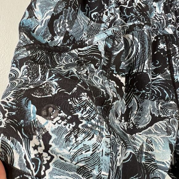 LULULEMON Womens Tracker Shorts Running 4" Lined Life Lines Black 8 - Picture 8 of 9